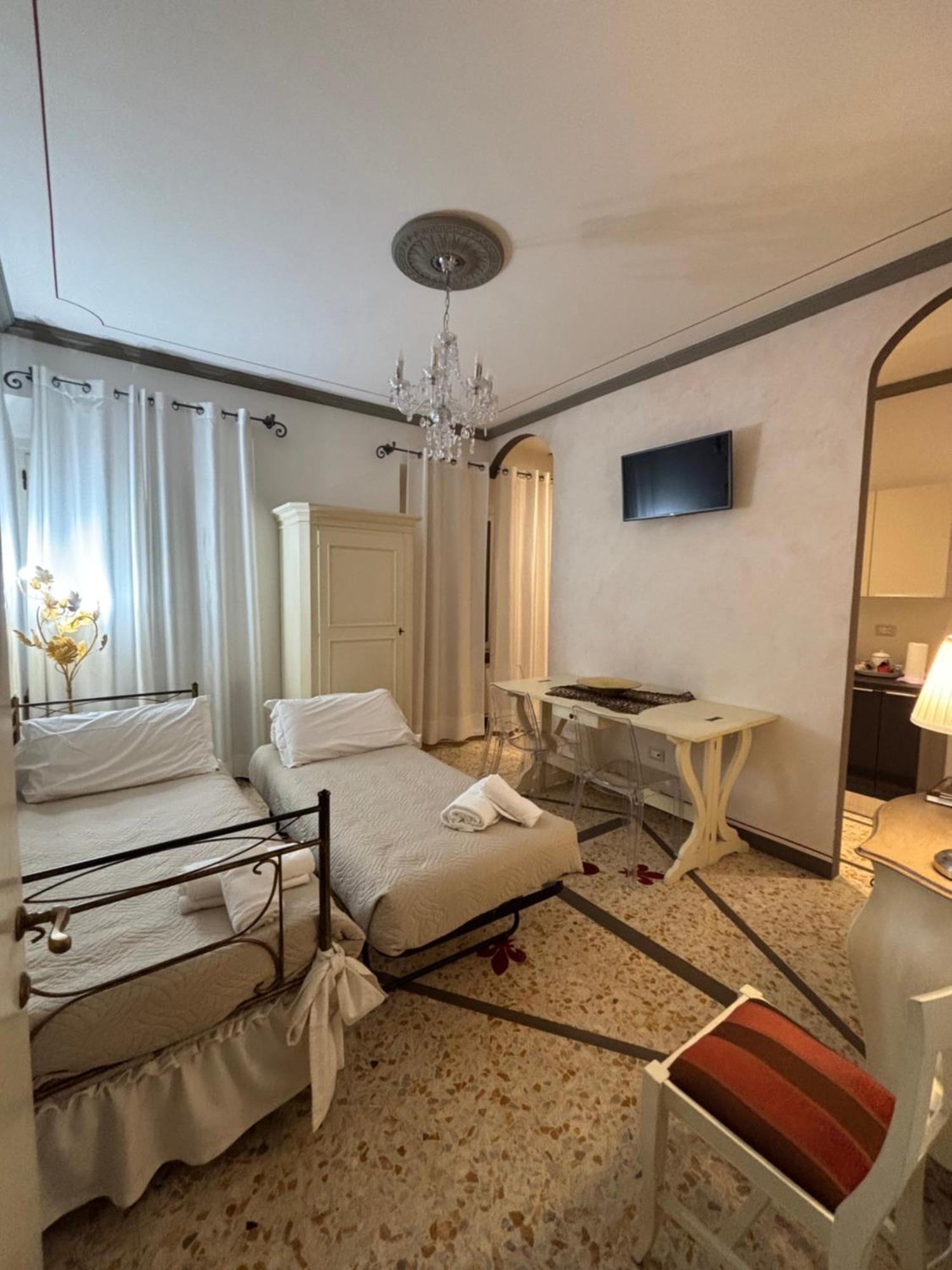 Palazzo Mari Suite & Rooms B&B Montevarchi Eksteriør bilde